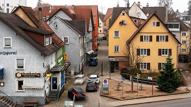 Die Stadt Meßkirch kauft den kleinen Garten vor dem gelben Haus (rechts), um den Eingang in die Hauptstraße gefälliger gestalten zu können.