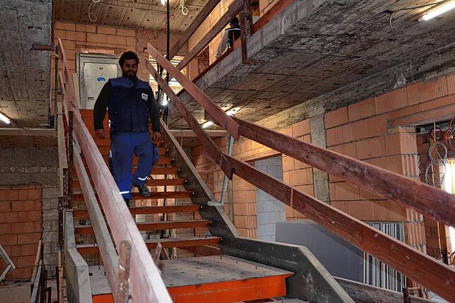 Das markante Treppenhaus ist ein Wahrzeichen des Markdorfer Rathauses, es wird bleiben. Noch ist die architektonisch prägende Treppe im ...