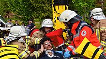Manchmal staunt der Laie beim Lesen von Einsatzberichten, wie viele Ehrenamtliche Kräfte es braucht. Doch diese arbeiten Hand in Hand. ...