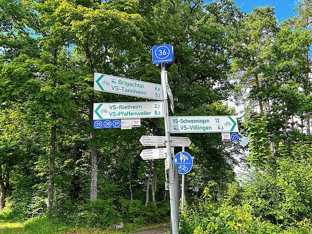 Das Vereinsheim FC Pfaffenweiler liegt am Knotenpunkt vieler Wanderwege an der Verbindung zwischen Rietheim und Villingen.