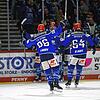 Jubel in Blau: Die heimstarken Schwenninger Wild Wings feierten erneut einen Sieg über Straubing in den Playoffs.