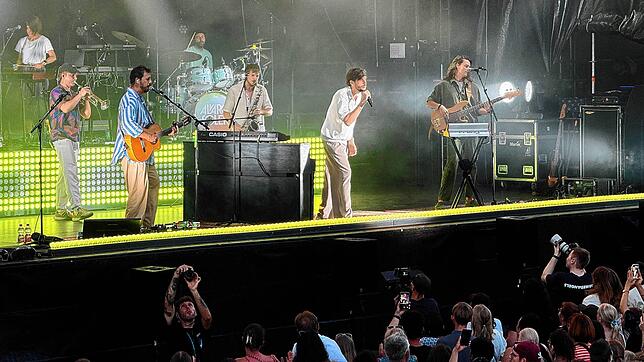 Bild 14: Alvaro Soler in Friedrichshafen: Konzert begeistert Besucher am Seeufer (Teil 2)
