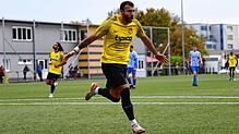 Mehmet Ögrüc vom Türk. SV Konstanz jubelt über einen seiner drei Treffer gegen den SV Bohlingen.