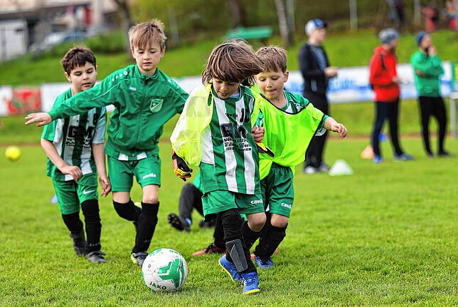 Bild 3: Wenn die jüngsten Kicker mit Begeisterung dabei sind: Die besten Bilder vom Turnier in Radolfzell!