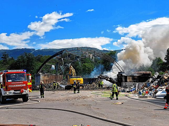 Bild 19: Wehr: Feuer auf der Mülldeponie - Bilder des Einsatzes auf dem Lachengraben