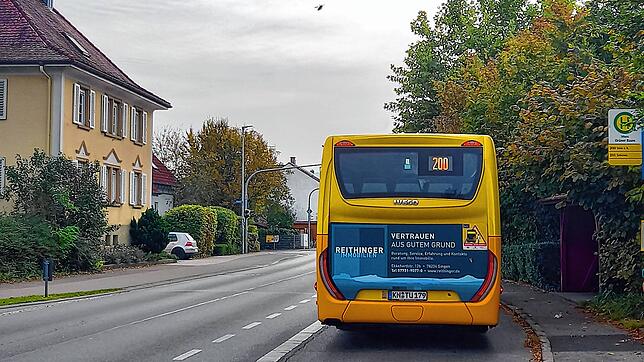 Ein Bus an der Haltestelle beim „Grünen Baum“ in Moos. Mit dem Innerortstarif können Menschen zwischen den Ortsteilen Iznang, ...