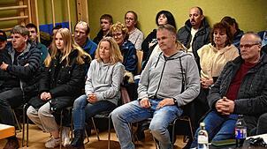 Überaus großes Interesse zeigt die Bevölkerung aus Langenschlitach an der Entscheidung zum Freiflächen-Solarpark im Bereich Vogte. Bild: ...