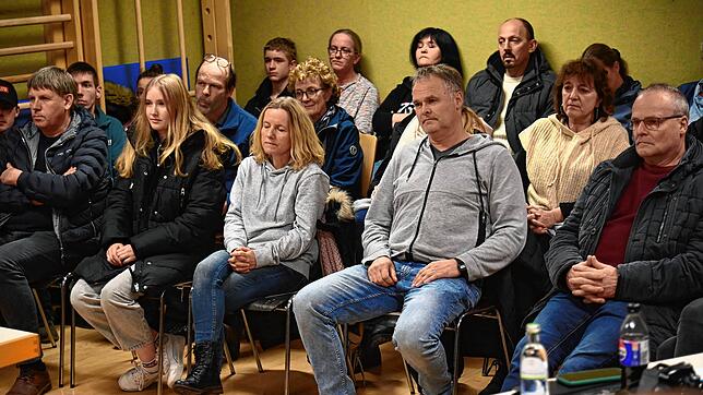 Überaus großes Interesse zeigt die Bevölkerung aus Langenschlitach an der Entscheidung zum Freiflächen-Solarpark im Bereich Vogte. Bild: ...