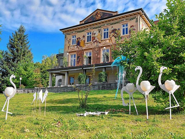 Beim Konstanzer Seenachtfest am 13. August 2022 wird unter dem Motto Wasserwelt die Wiese vor der Villa Prym zur illuminierten ...