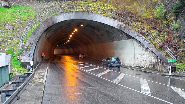 Der Steinbistunnel bei Triberg braucht ein Update: Der Beton wird jetzt saniert und die Beleuchtung auf einen modernen Stand gebracht. ...