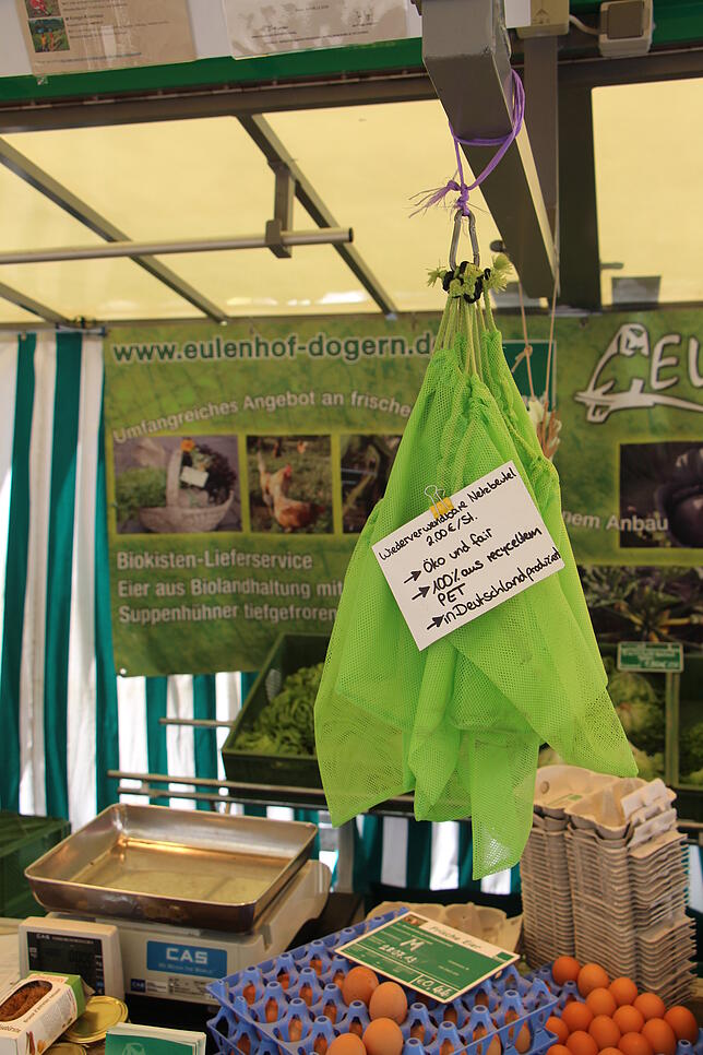 Auch auf dem Waldshuter Markt ist es möglich, ohne Plastiktüten einzukaufen. Wer das Gemüse trotzdem nicht lose einpacken möchte, kann ...
