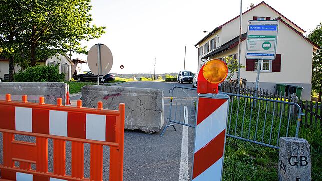 Kein durchkommen: So wie hier in Ebringen-Thayngen im Kreis Konstanz sind derzeit die meisten Grenzübergänge zwischen Deutschland und ...