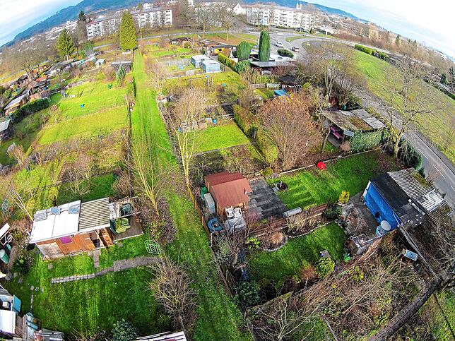 Der Gettnauer Boden von oben. Bislang war das Gelände landwirtschaftlich sowie von Kleingärtnern genutzt. Jetzt soll hier ein ...