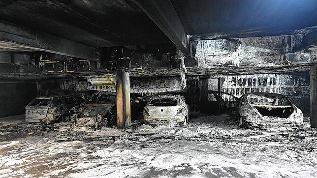 Ein Brand verwüstet in Neuhausen am Rheinfal eine Tiefgarage und zerstört vier Autos.