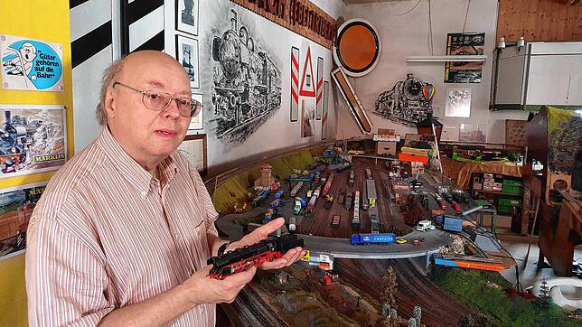 Wolfgang Riedel ist Vorsitzender der Villinger Eisenbahn-Freunde. Im Vereinshaus an der Webergasse gibt es nun neue Schau-Pläne.