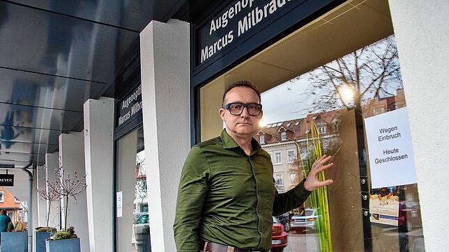 Am Montag, 19. Februar, kann Augenoptiker Markus Milbradt sein Geschäft in der belebten Karlstraße nicht öffnen. Einbrecher haben alle ...