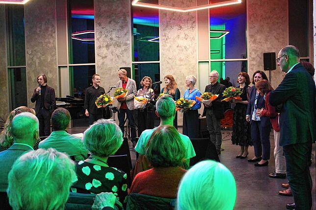 Wolfram Lucke führte durch den musikalischen Abend und bedankte sich für das unentgeltliche Engagement der Künstler für den Förderverein ...