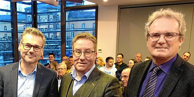 Zu Beginn des Jubiläumsjahrs 100 Jahre Wobak: Historiker Ingo Stader, Geschäftsführer Jens-Uwe Götsch, Stadtarchivar Jürgen Klöckler.