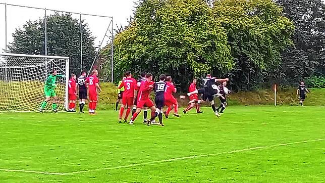 Das umkämpfte Bezirksligaspiel gewann der FC Hochemmingen verdient mit 2:0 gegen Aasen.