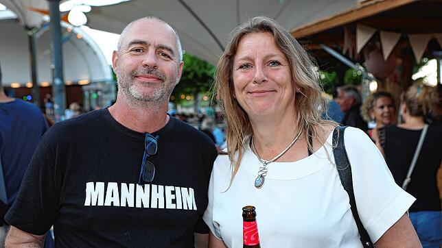 Bild 21: Beim Stadtgartenfest treffen sich die Konstanzer. Alle Fotos vom ersten Abend