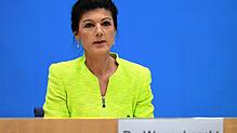 Sahra Wagenknecht spricht während der Pressekonferenz zur Gründung des Vereins &bdquo;Bündnis Sahra Wagenknecht &ndash; Für Vernunft und ...