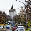 Stoßverkehr auf der B33-Ortsdurchfahrt am Ortsausgang Richtung Meersburg: Der Gemeinderat macht nun den Weg frei für deutlich mehr ...
