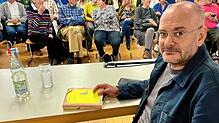 Jonas Lüscher zur Erzählzeit in Überlingen am Ried. Foto: Gudrun Trautmann