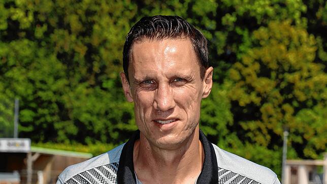Trainer Andreas Keller und der 1. FC Rielasingen-Arlen haben sich im Spitzenspiel der Verbandsliga klar gegen den FC Teningen durchgesetzt.