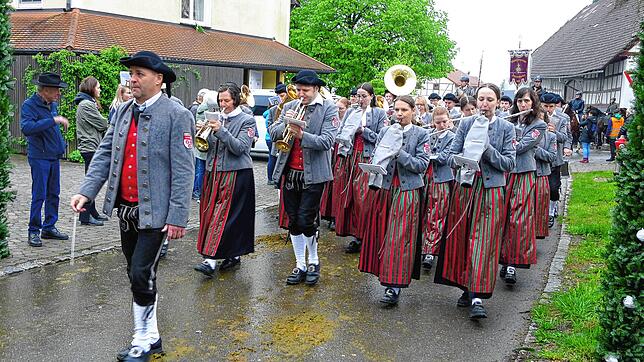 Bild 3: Bilder vom Georgiritt in Limpach im Deggenhausertal am Muttertag
