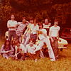 Ein Teil der Clique 1972: Die Freundschaft von Andreas Blum (5. v. l.) und Peter Denis (hinten l.) hält bis heute.