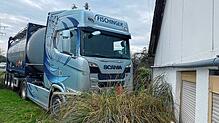 Ein mit Ameisensäure beladener Tanklastzug kam im Februar zwischen Rheinfelden und Schwörstadt von der Bundesstraße ab und krachte fast ...