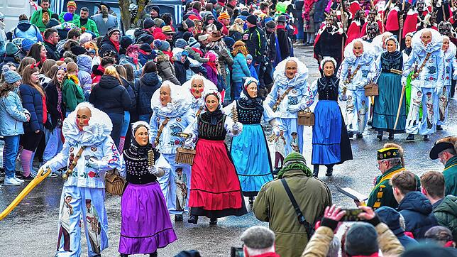 Die große Überraschung beim Narrentreffen der Schwarzwälder Narrenvereinigung sind die beiden neuen Narrenfiguren Hansel und Tracht, die ...