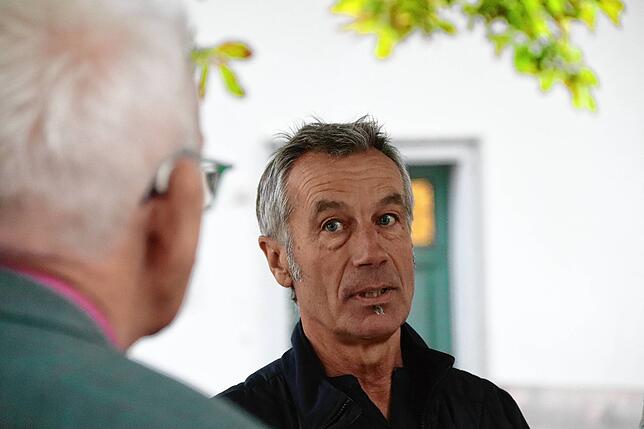 Unternehmer und Gemeinderat Gottfried Grundler im Gespräch mit Kretschmann.