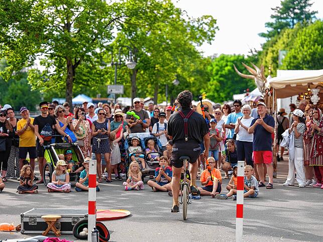 Bild 12: Kulturufer in Friedrichshafen: Buntes Treiben am Tag (Teil 2)