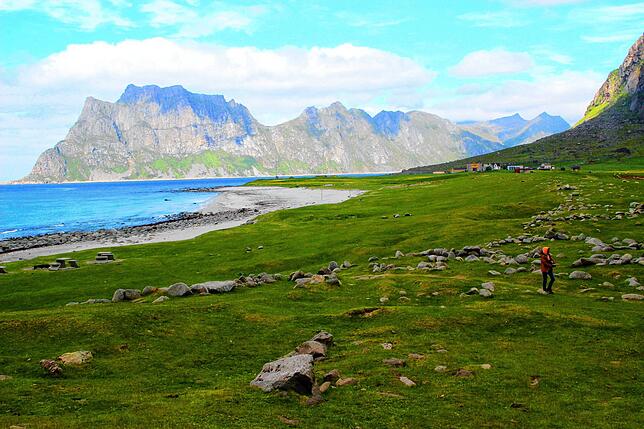 Der Uttakleiv-Strand auf der Lofoten-Insel Vestvågøy. Ein Traumziel für jeden Skandinavien-Fan.