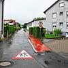 Bei Schulen und Kindergärten ist Tempo 30 für Autofahrer ein Muss. Im Bild ist die Clissonerstraße in Erzingen zu sehen, an der die ...