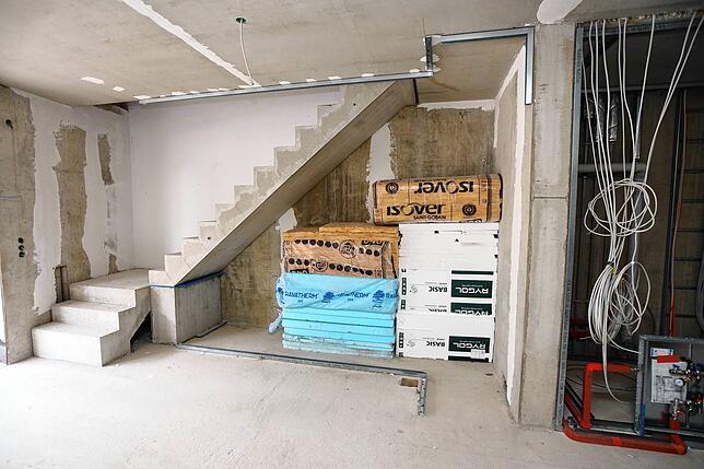 Im unteren Stockwerk des Gebäudes D werden Maisonettewohnungen gebaut.