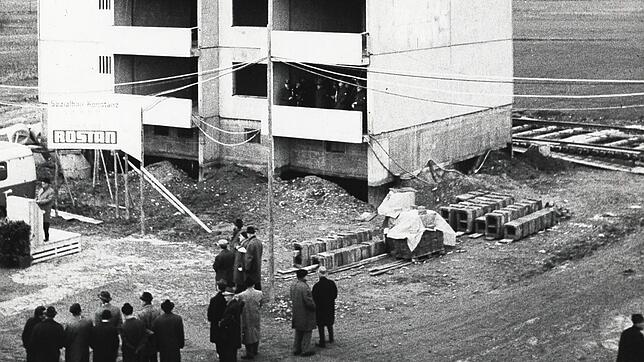 1965: In den Öhmdwiesen steht der Rohbau des ersten Hauses.