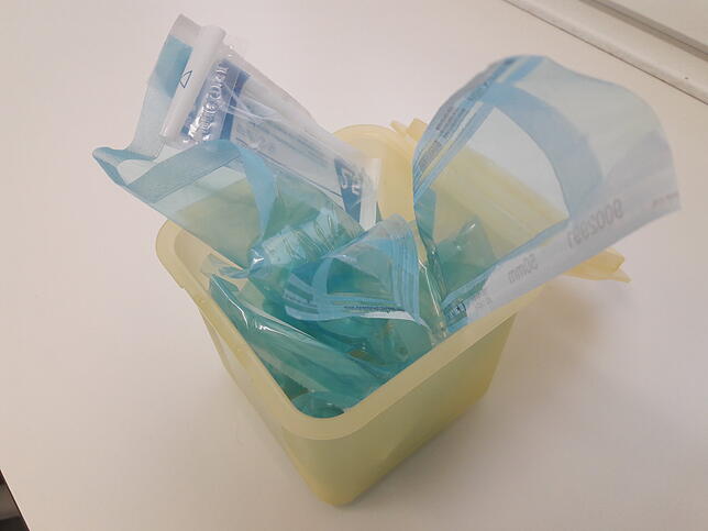 Auch das Weichplastik der Vorsorgebesteck-Verpackungen wird gesammelt, um es recyceln zu können.