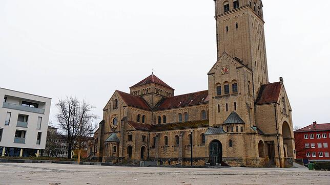 Viel versiegelter Raum am Herz-Jesu-Platz: An diesem Ort in der Singener Innenstadt treffe die Hitze die Menschen besonders, sagte ...