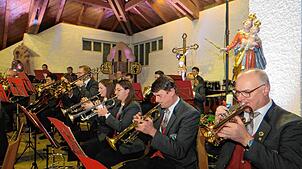 Besonders das Trompetenregister (unser Foto) glänzt beim Adventskonzert des Brigachtaler Musikvereins in der Allerheiligenkirche gleich ...