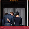 Sie wollen sich von ihren royalen Aufgaben abwenden: Herzogin Meghan und Prinz Harry, hier 2018 beim Verlassen des Balkons des ...