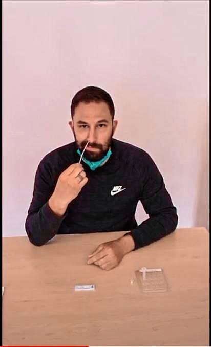 Lehrer Mortiz Becker von der Realschule Wehr erklärt in einem Video wie der Test durchgeführt wird.