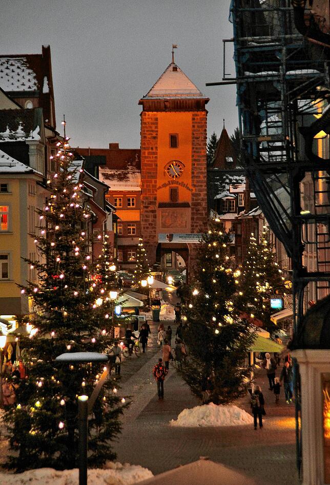 Gelingt es endlich, in Villingen-Schwenningen ein akzeptiertes Weihnachtsmarktkonzept zu entwickeln. Gerade in Villingen sind in der ...