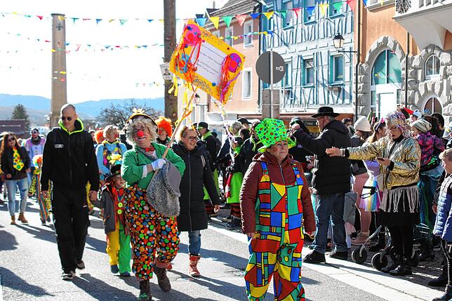 Bild 35: Kinderumzug und Setzen des Kindernarrenbaums in Stockach (Teil 1)
