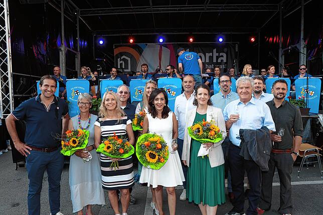 Bild 30: Bilder vom Weinfest Konstanz 2024: Feiern auf dem Stephansplatz