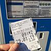 Mit der Brötchentaste erhält der Autofahrer einen Parkschein, mit dem er bis zu 15 Minuten lang kostenlos parken kann. Das Angebot wird ...