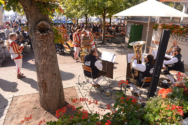 Bild 2: Bilder vom ersten Häfler Oktoberfest