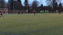Die DJK Villingen jubeln nach dem späten Führungstreffer.