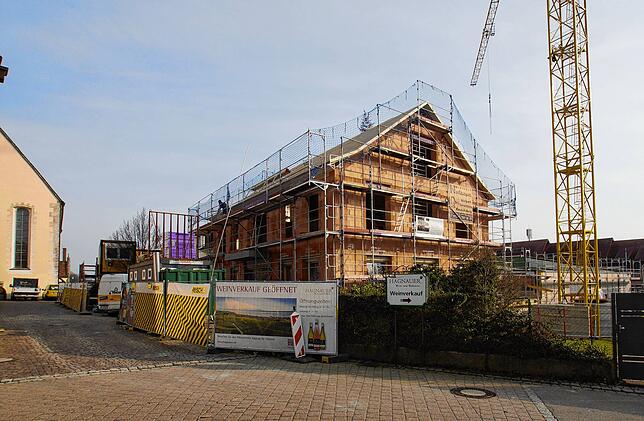 Statt Hotel jetzt ein zweites Winzerhaus: Der Kirchplatz wird nicht nur neu gestaltet, sondern auch etwas vergrößert.